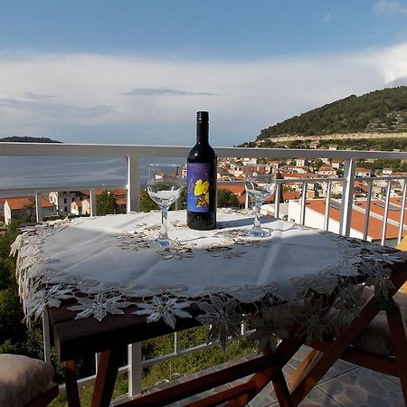 Apartment Pecarevic - A Holiday With A Stunning View Vis Ruang foto