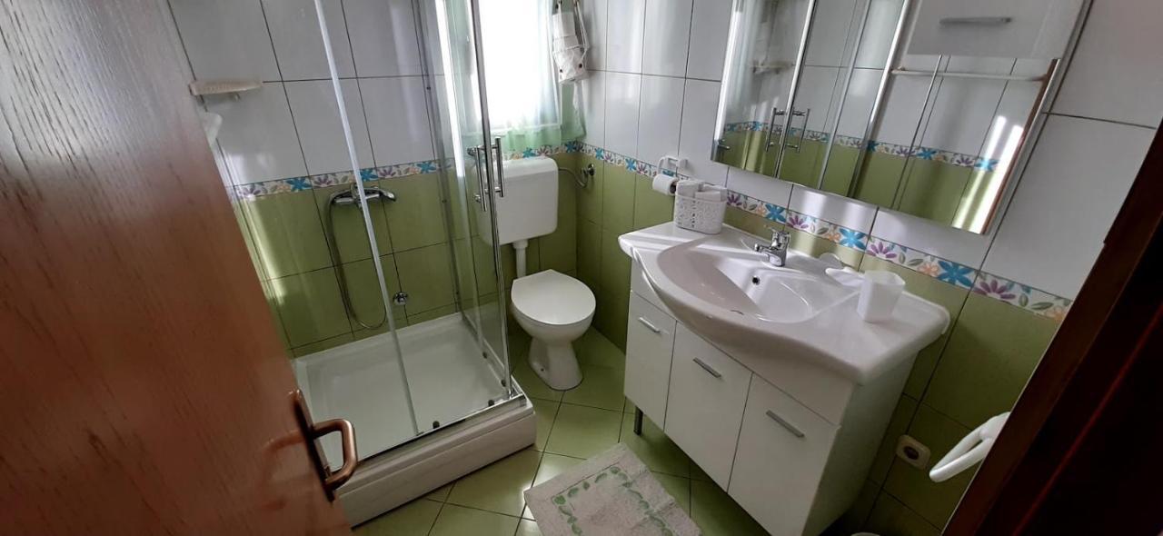 Apartment Pecarevic - A Holiday With A Stunning View Vis Bagian luar foto