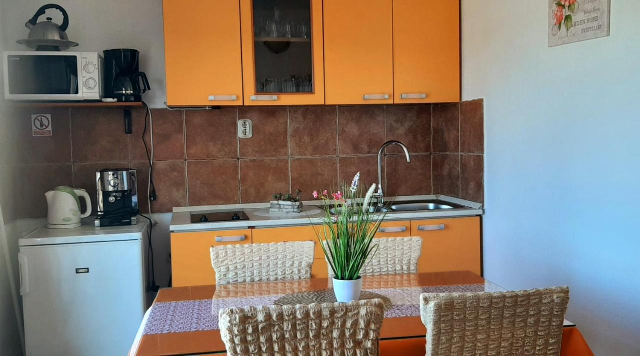 Apartment Pecarevic - A Holiday With A Stunning View Vis Bagian luar foto