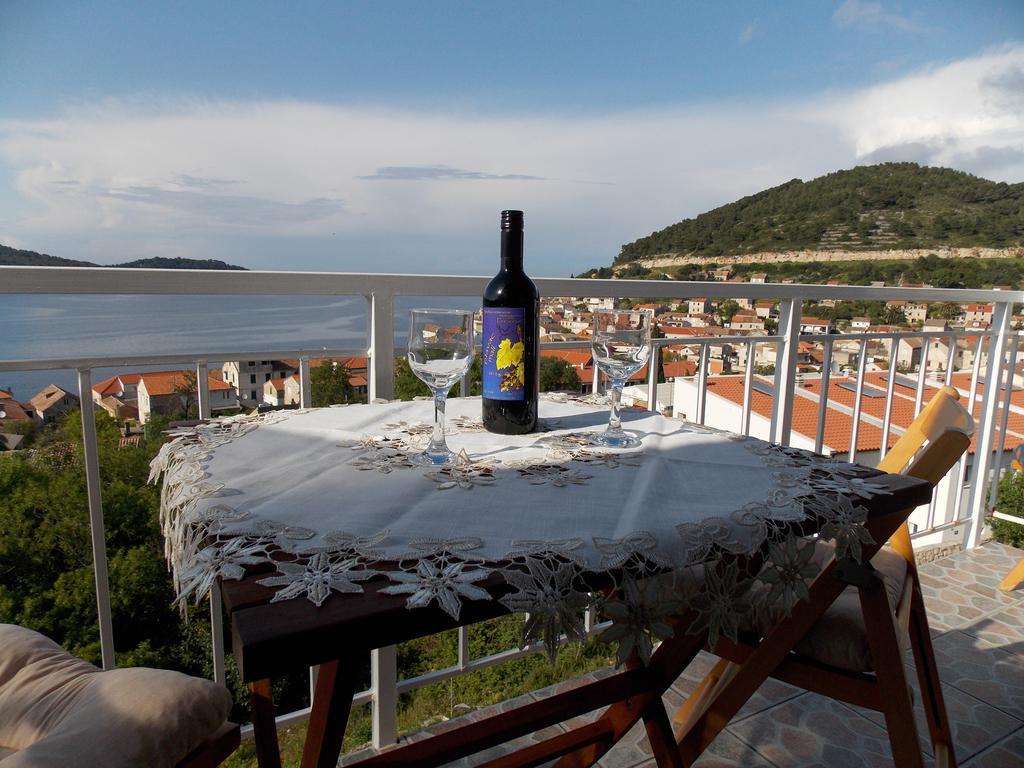 Apartment Pecarevic - A Holiday With A Stunning View Vis Ruang foto